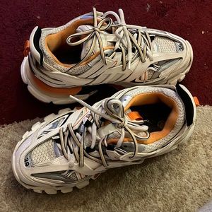 Selling designer shoes sz 7